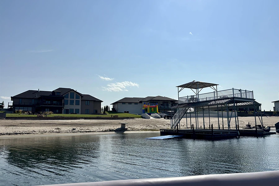 Lot and Building, Medelmans Lake